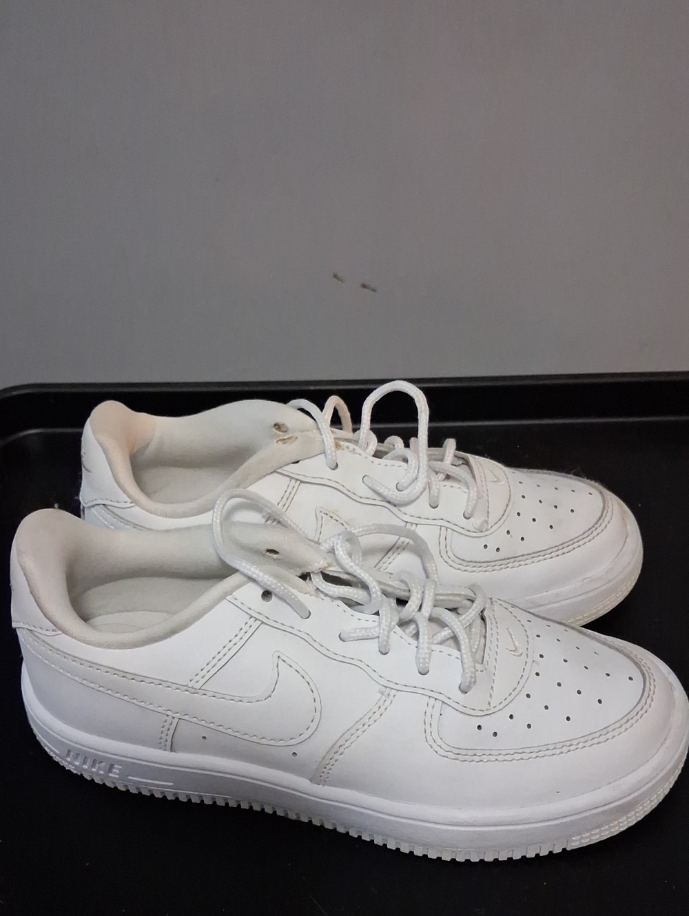 Kids White Low-Top Athletic Sneakers with Lace-Up Comfort